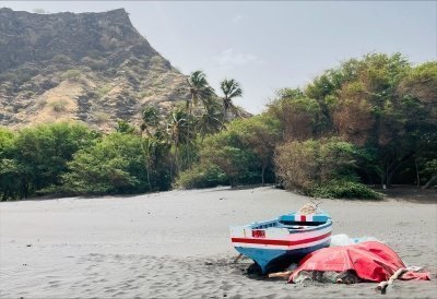 Black Sand Beach & Natural Pool Experience