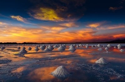 SUNRISE AND STARLIGHTS IN UYUNI