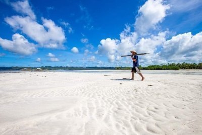 Poneas Lake Tour With Island Hopping