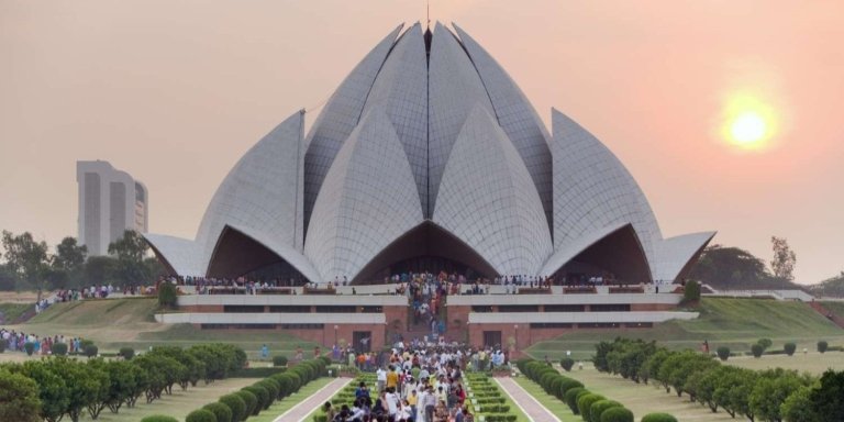 From Delhi: Private Delhi Temples and Spiritual Sites Tour