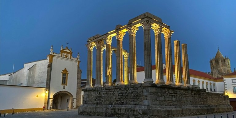 Évora Private Tour from Lisbon: Wine, History & Alentejo