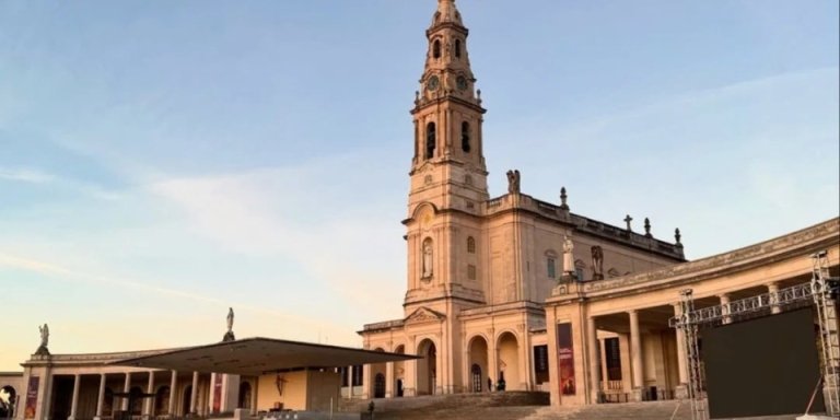 Fátima, Nazaré and Óbidos Full-Day Private Guided Tour