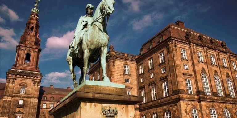 Interactive True Crime Mystery Hunt by Christiansborg CPH (ENG)