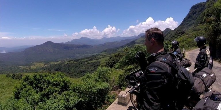 9 Days on Motorcycle to Discover Highlights of Sri Lanka