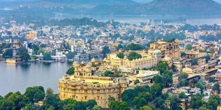 Golden Triangle Explorer Tour With Udaipur