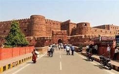 From Delhi: Taj Mahal Sunrise and Agra Fort Private Tour