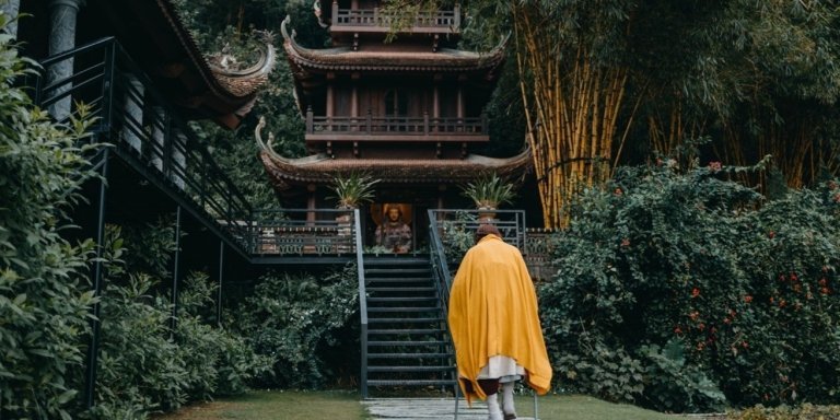 Dia Tang Phi Lai Pagoda & Cay Thi Pagoda Day Trip From Hanoi