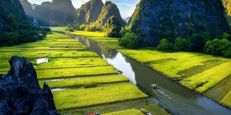 Day trip to Ninh Binh (Hoa Lu - Tam Coc - Mua Cave)