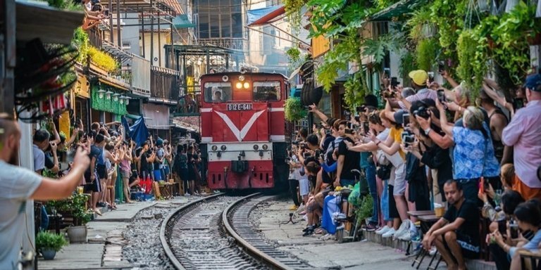 Hanoi City Private Half-Day Tour with Train street visit