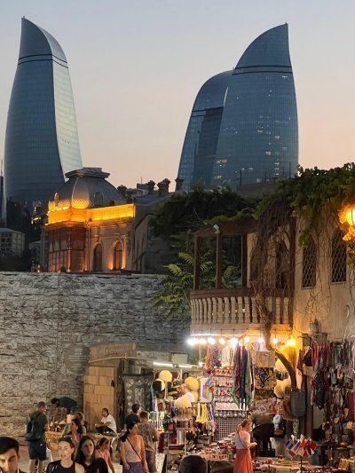 Baku: Night Panoramic Tour with Flame Towers
