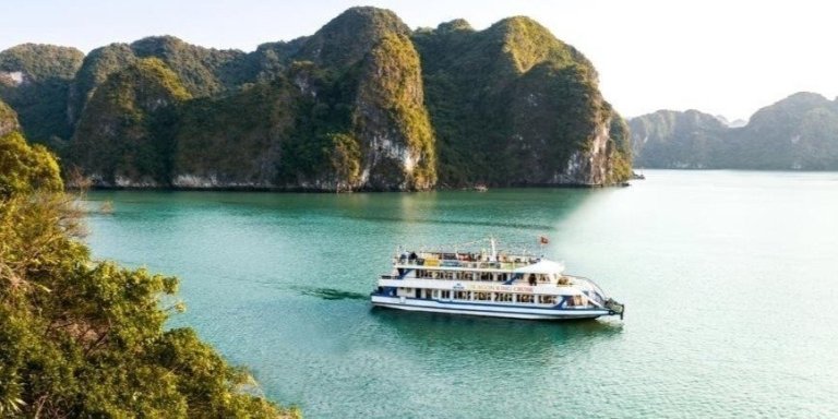 Hanoi: Full-day Halong Bay round trip by Express transfer
