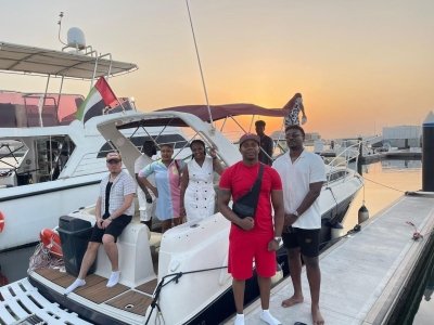 Luxury Dubai Yacht Rental – 2024 Regal 33ft