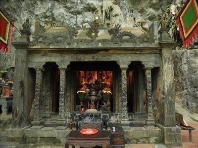 Hoa Lu Ancient Captital - Trang An Boat Trip - Mua Pearl Cave