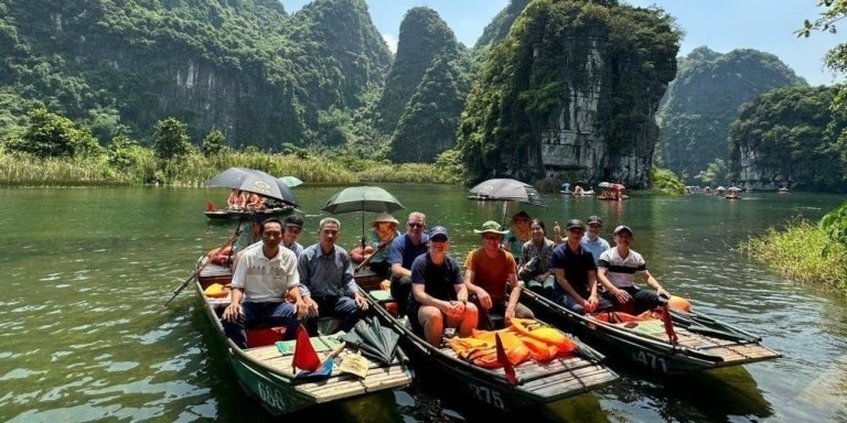 Hoa Lu Ancient Captital - Trang An Boat Trip - Mua Pearl Cave