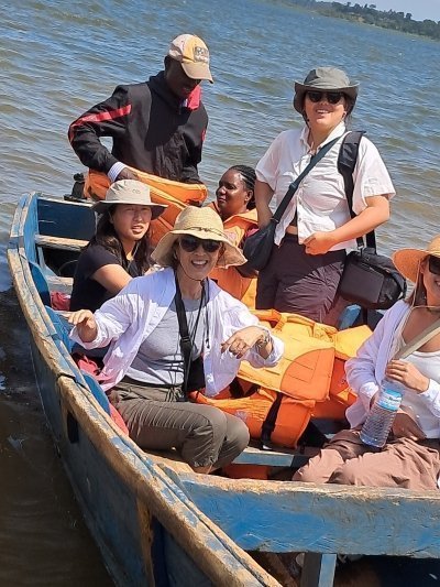 GORILLA TRACKING SAFARI UGANDA