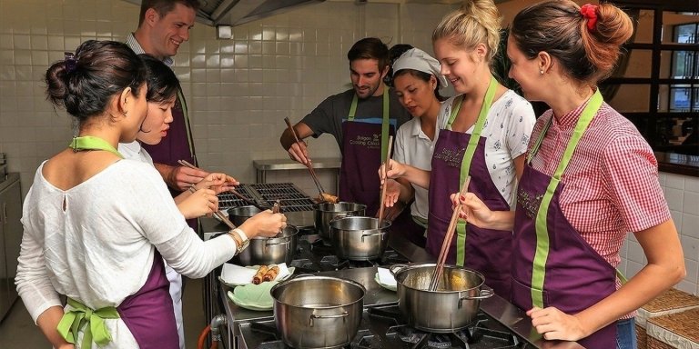 Hanoi: Cooking Class with Market Tour and Hotel Pickup