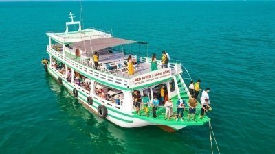 Discovery 2 island by boat in Phu Quoc