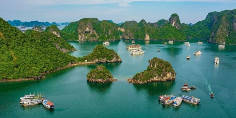 From Hanoi: 4-Day Ninh Binh and Halong Bay Luxury Cruise