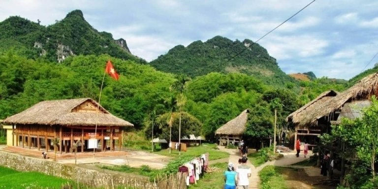 From Hanoi: Mai Chau Valley 2-Day Tour with Homestay