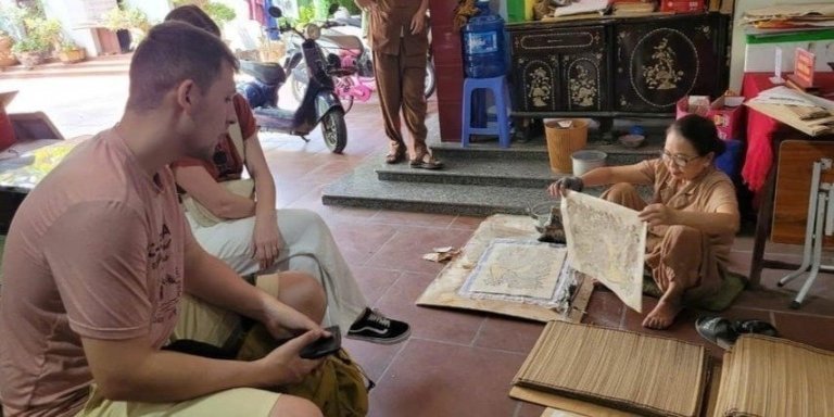 Hanoi: Dong Ho Painting Village & But Thap Pagoda Private tour