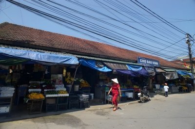 Hue Cycling: Villages, Crafts, and Timeless Charm