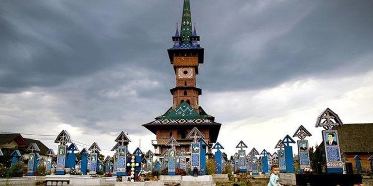 Sapinta merry cemetery 1 day tour from Oradea