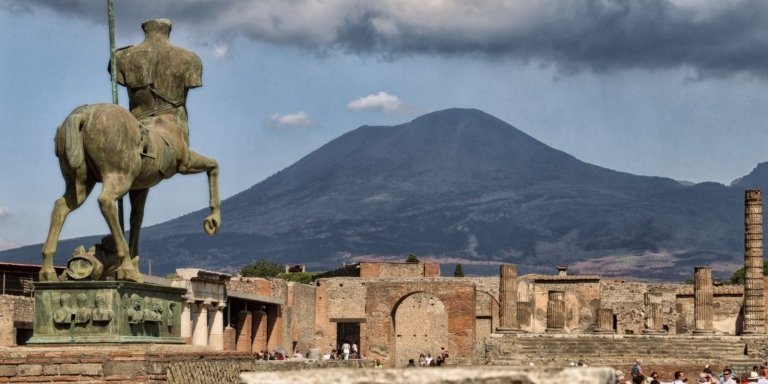Pompeii and Naples Half-Day Tour from Naples