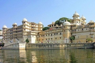 Udaipur Full Day City Tour with Boat Ride in Lake Pichola