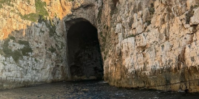 Vlore : Haxhi Ali Cave Visit Speedboat Tour Experience