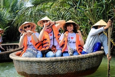 Hoi An Coconut Boat & Ancient Town Discovery with Lantern Release