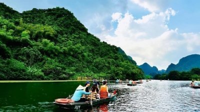 Hoa Lu, Trang An & Mua Cave - Luxury Ninh Binh with buffet lunch