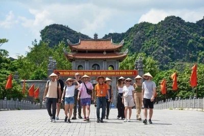 Ninh Binh Full-Day Tour: Explore Hoa Lu & Tam Coc from Hanoi