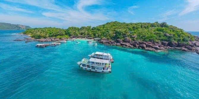 Phu Quoc 3-Island Snorkeling, Aquatopia Water Park & Cable Car