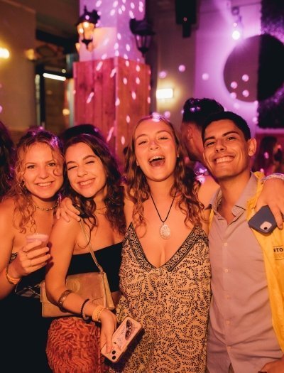 Porto: Pub Crawl with 7 Drinks, Games, and VIP Club Entry