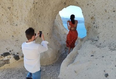 Santorini: Private Sightseeing Tour with Local Guide