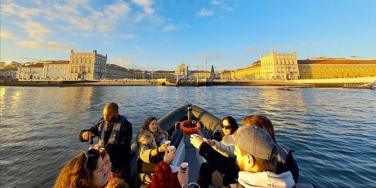 Lisbon: Sunset Speedboat tour