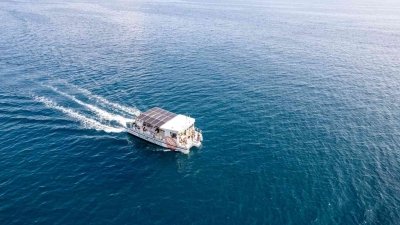 Boat excursion through the bay of Valencia