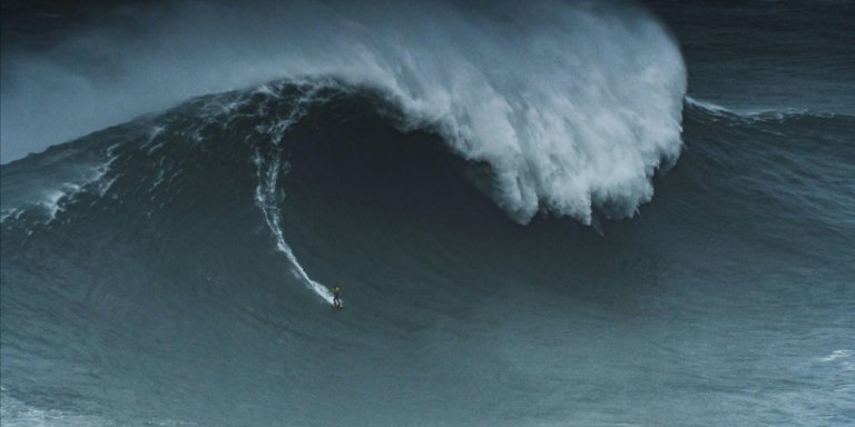 Private Nazaré Tour from Lisbon: Giant Waves & Surf Culture