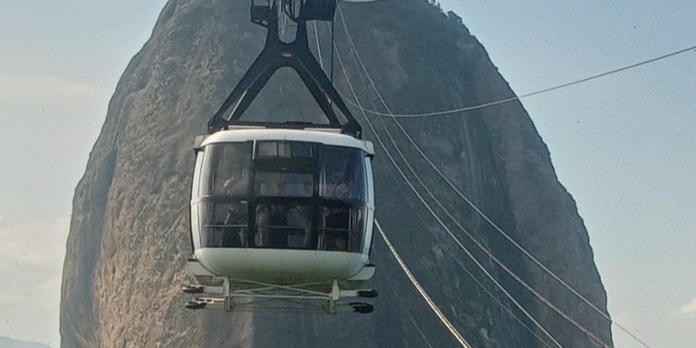 Rio de Janeiro: Sugarloaf Mountain and Urca hills Tour