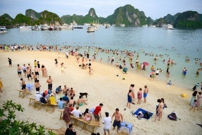 Halong Bay Day Cruise: Full-Day Itinerary & Highlights from Hanoi