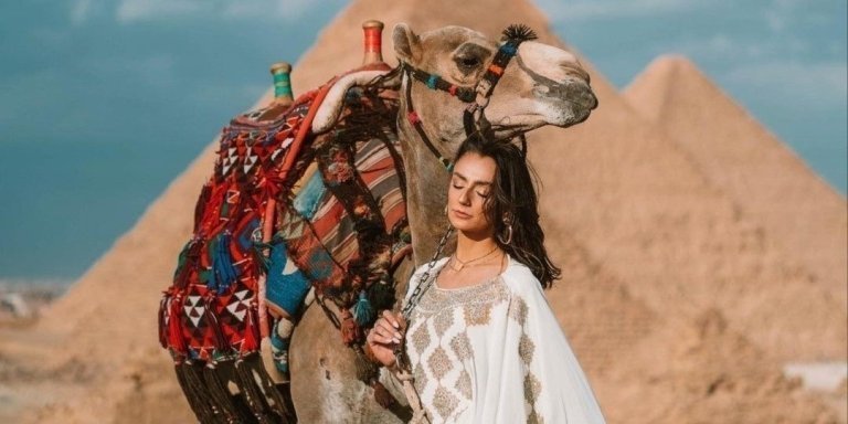 Instagram Style Pyramids Photoshoot