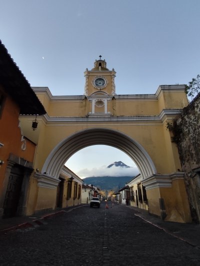 Essential La Antigua Walking Tour: History, Culture & Icons