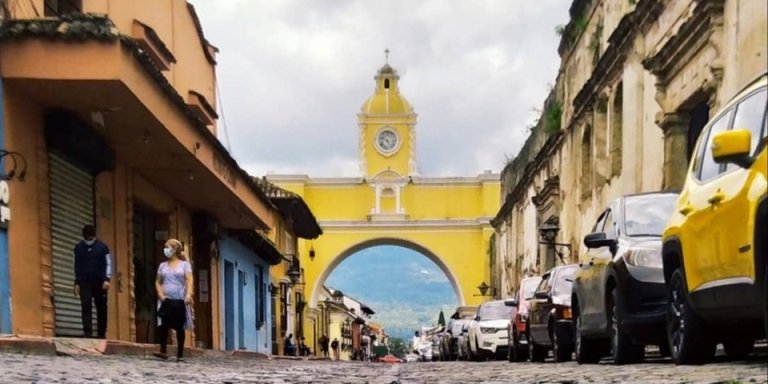 Essential La Antigua Walking Tour: History, Culture & Icons