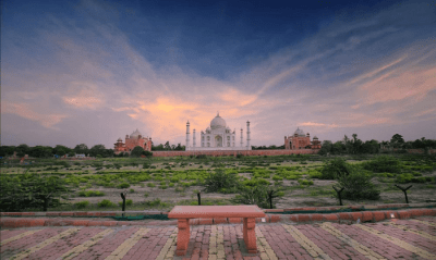 From Delhi: Taj Mahal & Agra Tour by Gatimaan Express Train