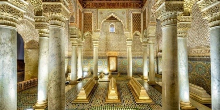 Marrakech: Saadian Tombs, Bahia Palace, Souk & Medina Tour