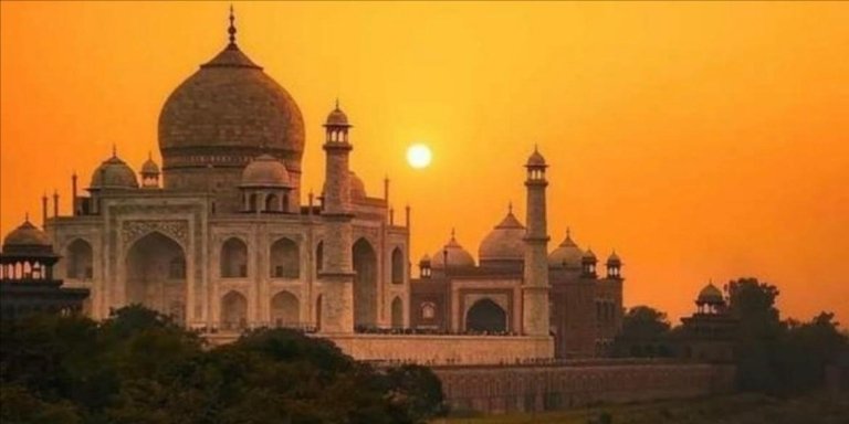 Overnight Sunrise to Sunset Taj Mahal Experience from Delhi