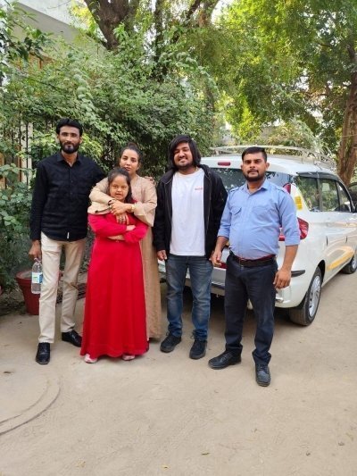 Explore Taj Mahal & Elephant Rescue Center Day Trip from Delhi