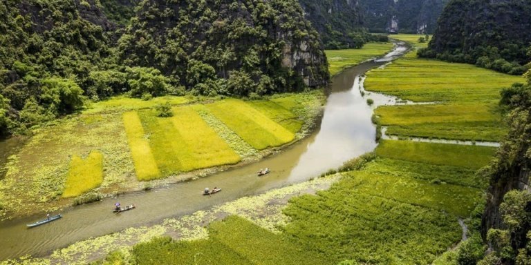 Ninh Binh Full-Day Tour from Hanoi to Hoa Lu-Tam Coc-Mua cave