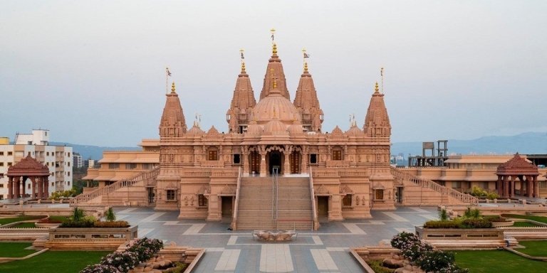 Dubai to Abu Dhabi City Tour With BAPS Hindu Mandir Temple
