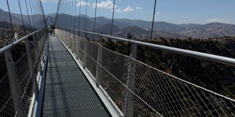 Zamin National Park Tour & Happiness Bridge Walk